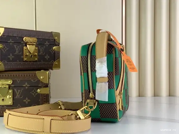 WIS LOUIS Messenger-24*24*8CM VUITTON Chess 0702